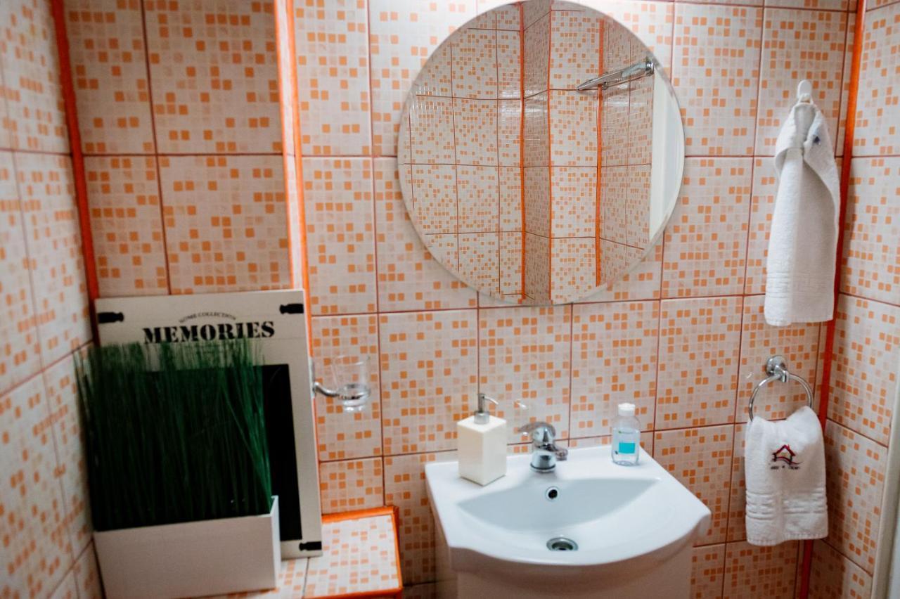 House Of Colors Apartment Petrosani Bagian luar foto