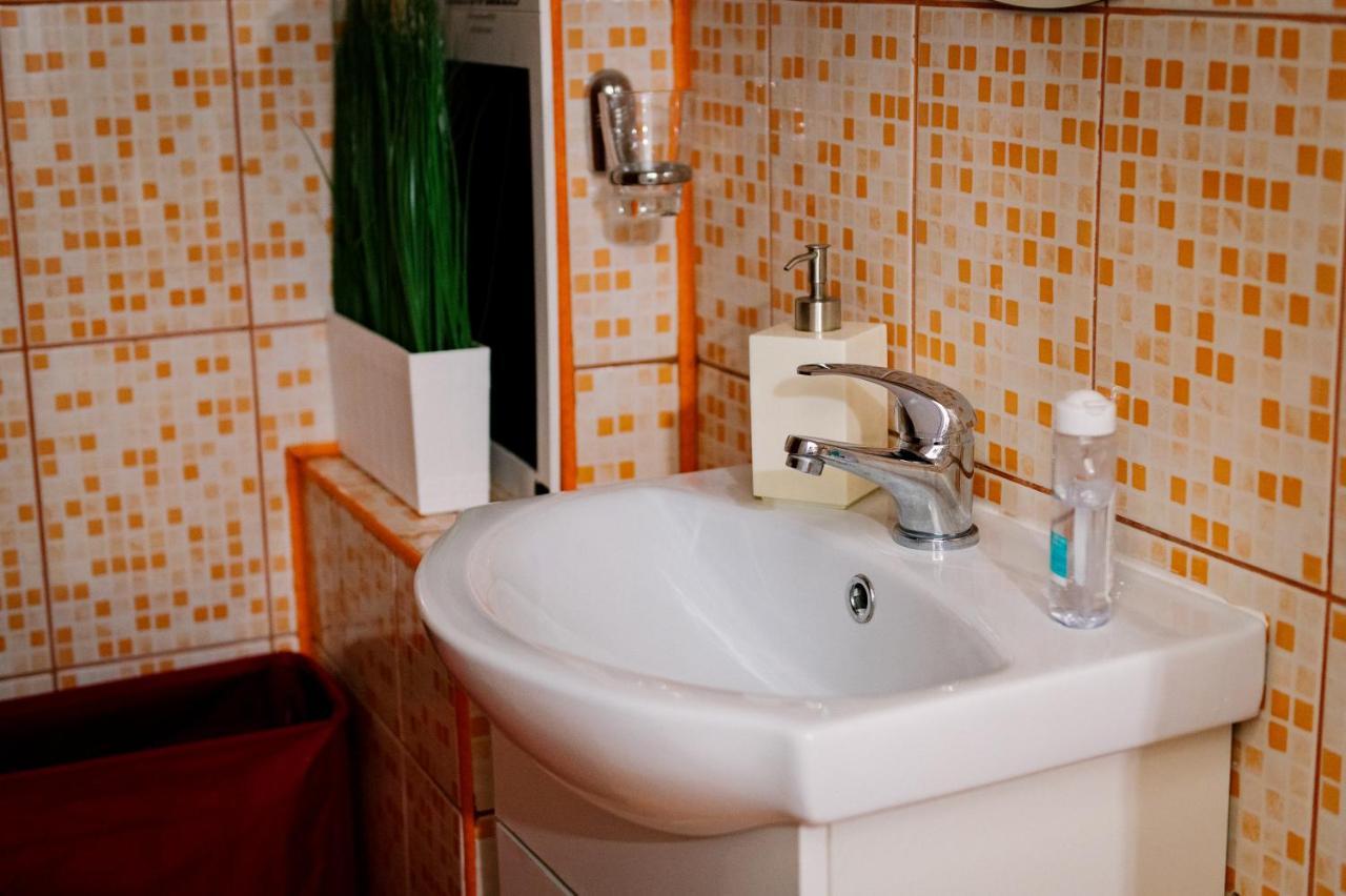 House Of Colors Apartment Petrosani Bagian luar foto
